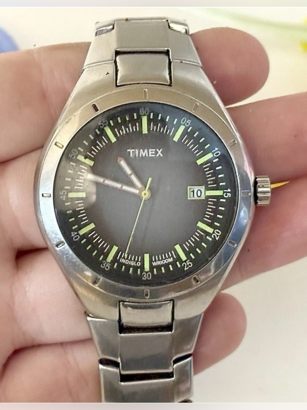 Men’s Classic Timex Indiglo Sport Watch Day/Date WR 100M Large Round Steel Dial